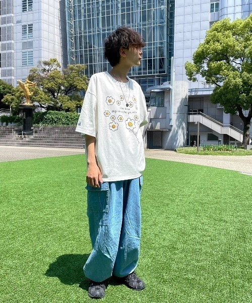 A'gem(エージェム)の「『A'gem/エージェム』フラワープリント半袖Tシャツ/ハーフスリーブカットソー(Tシャツ/カットソー・メンズ・ホワイト/パープル/ブラック・FREE)」の4枚目の写真