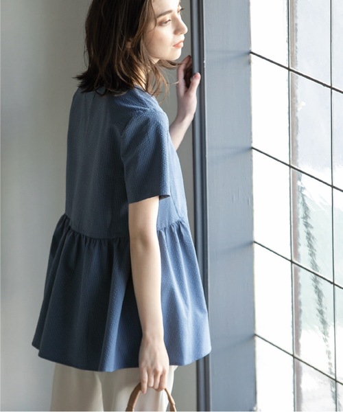 OPAQUE.CLIP（オペークドットクリップ）の「◆サッカーストライプ ペプラムブラウス【イージーケア/吸水速乾/ストレッチ/洗濯機洗い可】（シャツ/ブラウス・レディース・ホワイト系5/ブルー系2/ブラック・38/40/36/42）」の3枚目の写真