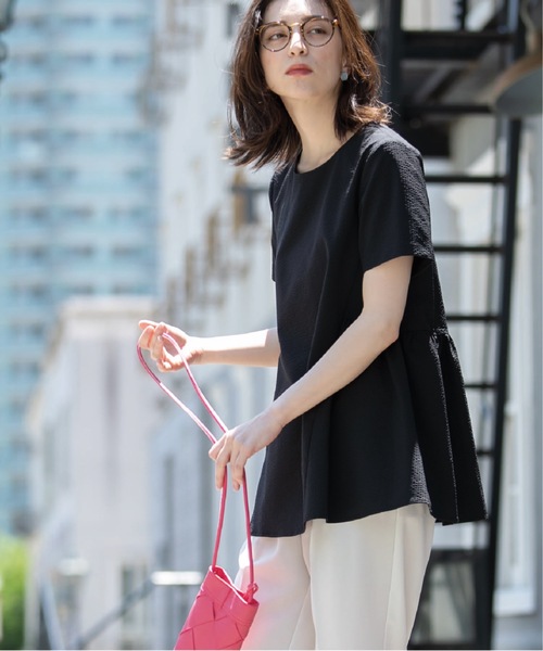 OPAQUE.CLIP（オペークドットクリップ）の「◆サッカーストライプ ペプラムブラウス【イージーケア/吸水速乾/ストレッチ/洗濯機洗い可】（シャツ/ブラウス・レディース・ホワイト系5/ブルー系2/ブラック・38/40/36/42）」の4枚目の写真