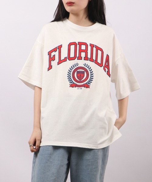 spiritoso(スピリトーゾ)の「spiritoso フロッキープリント フロリダ半袖Tシャツ(Tシャツ/カットソー・レディース・グレイッシュベージュ/グレー/スミクロ/ホワイト・F)」の1枚目の写真