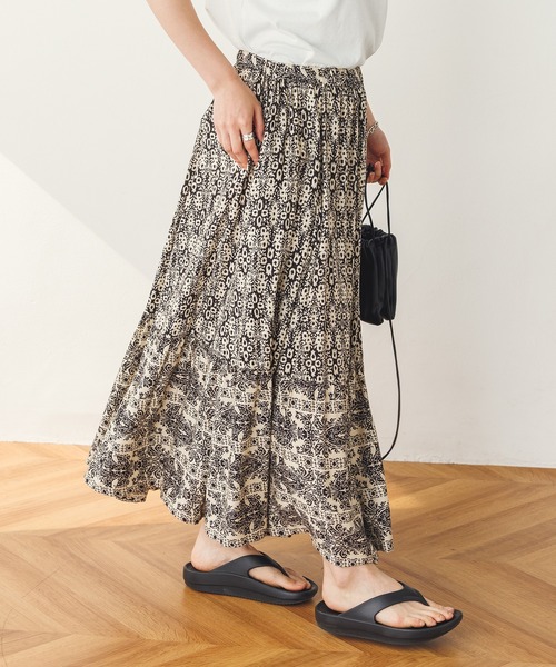 lil nina（リルニーナ）の「レーヨン プリント ギャザーフレアスカート（スカート・レディース・ライトベージュ/パープル/ネイビー・FREE）」の4枚目の写真