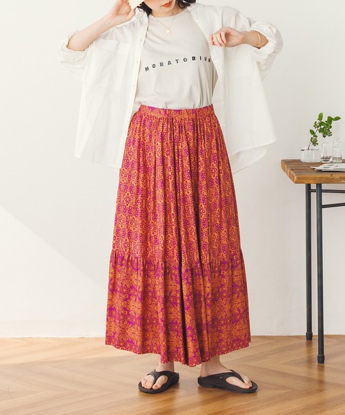 lil nina（リルニーナ）の「レーヨン プリント ギャザーフレアスカート（スカート・レディース・ライトベージュ/パープル/ネイビー・FREE）」の6枚目の写真