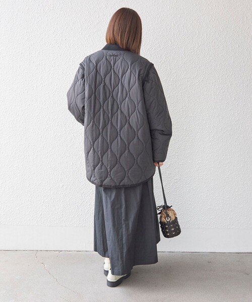 WILD THINGS（ワイルドシングス）の「【SHIPS別注】WILD THINGS:〈撥水/手洗い可能〉2WAY キルティングコート ◇（ダウンジャケット/コート・レディース・ブラック/ベージュ・ONE SIZE）」の20枚目の写真