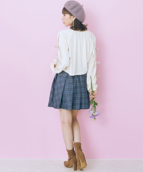 marun（マルン）の「＜大きいサイズ＞ クロップド丈スリットリボントップス marun（Tシャツ/カットソー・レディース・アイボリー/チャコール・L/5L/4L/LL/3L）」の7枚目の写真