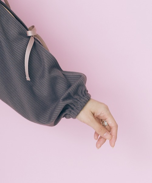 marun（マルン）の「＜大きいサイズ＞ クロップド丈スリットリボントップス marun（Tシャツ/カットソー・レディース・アイボリー/チャコール・L/5L/4L/LL/3L）」の16枚目の写真