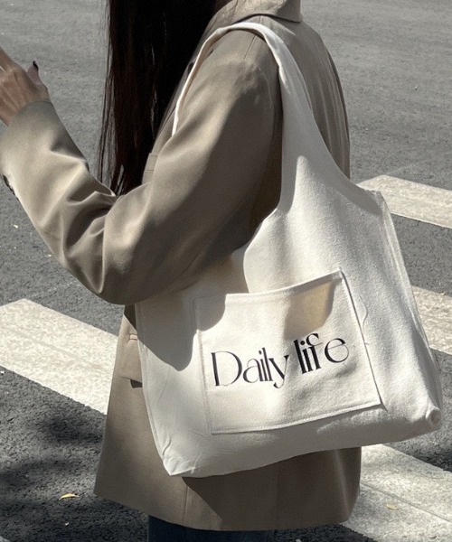 wears(ウェアーズ)の「【A4収納可能】シンプル英字ロゴトート(トートバッグ・レディース・その他2/その他1・FREE)」の1枚目の写真