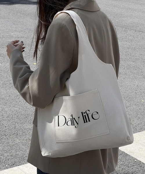 wears(ウェアーズ)の「【A4収納可能】シンプル英字ロゴトート(トートバッグ・レディース・その他2/その他1・FREE)」の4枚目の写真