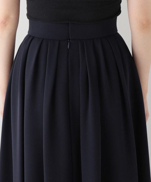 Noble（ノーブル）の「イージーサテンブルームタックスカート