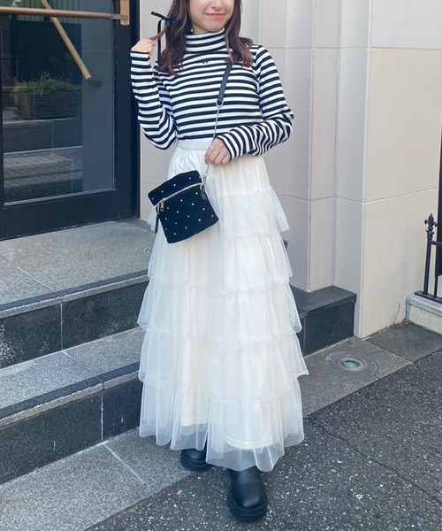 one after another NICE CLAUP(ワンアフターアナザーナイスクラップ)の「イニシャル刺繍ハイネックトップス(Tシャツ/カットソー・レディース・サックスブルー/ライトグレー/ベージュ/オフホワイト/ホワイト×ブラック/ブラック・FREE)」の16枚目の写真