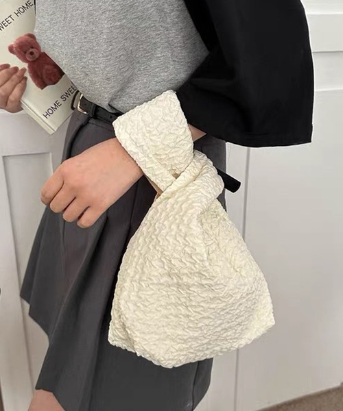 shopnikoniko(ショップニコニコ)の「くしゅくしゅ ミニ マルシェバッグ シワ加工 ハンドバッグ(ハンドバッグ・レディース・ブラック/ホワイト・フリー)」の1枚目の写真