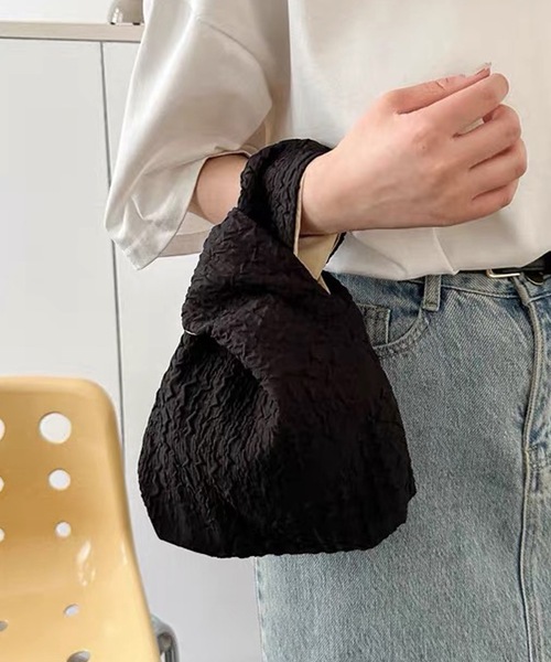 shopnikoniko(ショップニコニコ)の「くしゅくしゅ ミニ マルシェバッグ シワ加工 ハンドバッグ(ハンドバッグ・レディース・ブラック/ホワイト・フリー)」の4枚目の写真