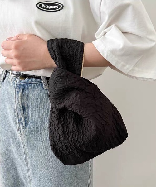 shopnikoniko(ショップニコニコ)の「くしゅくしゅ ミニ マルシェバッグ シワ加工 ハンドバッグ(ハンドバッグ・レディース・ブラック/ホワイト・フリー)」の7枚目の写真