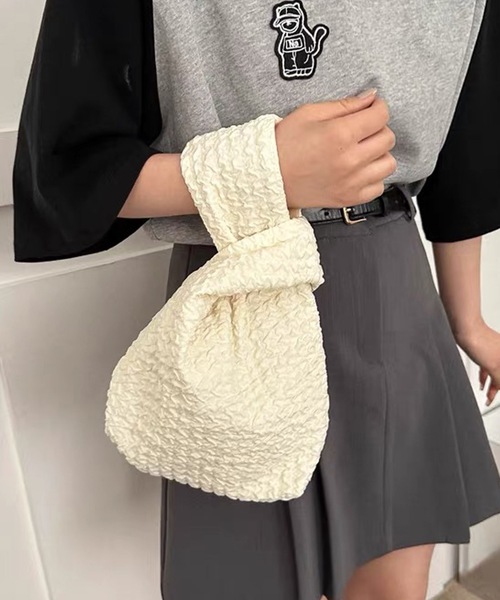 shopnikoniko(ショップニコニコ)の「くしゅくしゅ ミニ マルシェバッグ シワ加工 ハンドバッグ(ハンドバッグ・レディース・ブラック/ホワイト・フリー)」の11枚目の写真