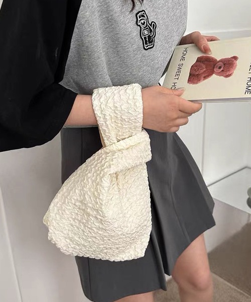 shopnikoniko(ショップニコニコ)の「くしゅくしゅ ミニ マルシェバッグ シワ加工 ハンドバッグ(ハンドバッグ・レディース・ブラック/ホワイト・フリー)」の12枚目の写真