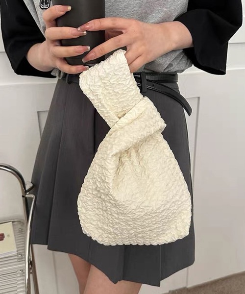 shopnikoniko(ショップニコニコ)の「くしゅくしゅ ミニ マルシェバッグ シワ加工 ハンドバッグ(ハンドバッグ・レディース・ブラック/ホワイト・フリー)」の13枚目の写真