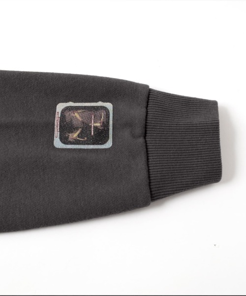 GLAZOS（グラソス）の「【Back to the Future】ヴィンテージ加工アソート裏毛クルーネックトレーナー（その他トップス・キッズ・チャコールグレー/グレー・140cm/150cm/160cm/170cm）」の8枚目の写真