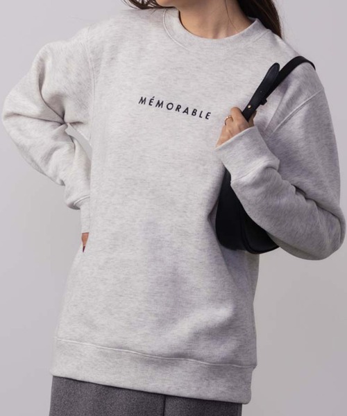 Mac-House（マックハウス）の「裏起毛ワンポイント刺繍入りトレーナー（スウェット・レディース・オートミール/チャコールグレー/ピンク/ブラウン/ホワイト/グリーン系その他/ベージュ/ブルー系その他/ホワイト系その他/グレー系その他/ピンク系その他/イエロー・フリー）」の7枚目の写真