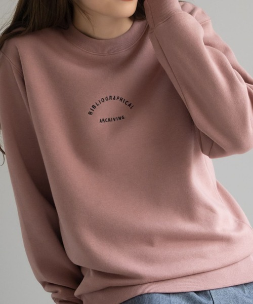Mac-House（マックハウス）の「裏起毛ワンポイント刺繍入りトレーナー（スウェット・レディース・オートミール/チャコールグレー/ピンク/ブラウン/ホワイト/グリーン系その他/ベージュ/ブルー系その他/ホワイト系その他/グレー系その他/ピンク系その他/イエロー・フリー）」の11枚目の写真