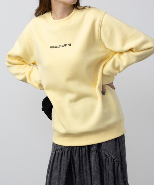 Mac-House（マックハウス）の「裏起毛ワンポイント刺繍入りトレーナー（スウェット・レディース・オートミール/チャコールグレー/ピンク/ブラウン/ホワイト/グリーン系その他/ベージュ/ブルー系その他/ホワイト系その他/グレー系その他/ピンク系その他/イエロー・フリー）」の10枚目の写真