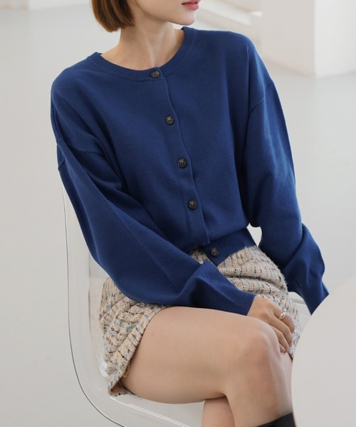 SHOPLIST styled by DHOLIC(ショップリストスタイルドバイディーホリック)の「【SHOPLIST styled by DHOLIC 限定】クルーネック ニット カーディガン(カーディガン/ボレロ・レディース・クリーム/ブルー/イエロー/オレンジ/ブラック/ライトベージュ・FREE)」の4枚目の写真
