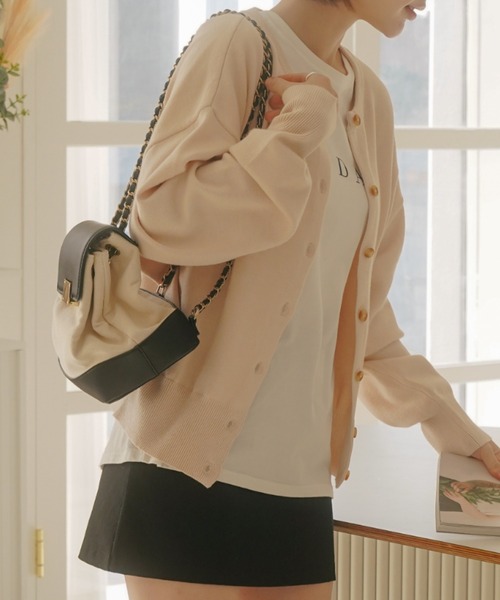 SHOPLIST styled by DHOLIC(ショップリストスタイルドバイディーホリック)の「【SHOPLIST styled by DHOLIC 限定】クルーネック ニット カーディガン(カーディガン/ボレロ・レディース・クリーム/ブルー/イエロー/オレンジ/ブラック/ライトベージュ・FREE)」の2枚目の写真