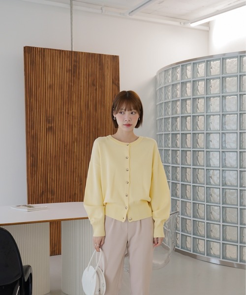 SHOPLIST styled by DHOLIC(ショップリストスタイルドバイディーホリック)の「【SHOPLIST styled by DHOLIC 限定】クルーネック ニット カーディガン(カーディガン/ボレロ・レディース・クリーム/ブルー/イエロー/オレンジ/ブラック/ライトベージュ・FREE)」の11枚目の写真