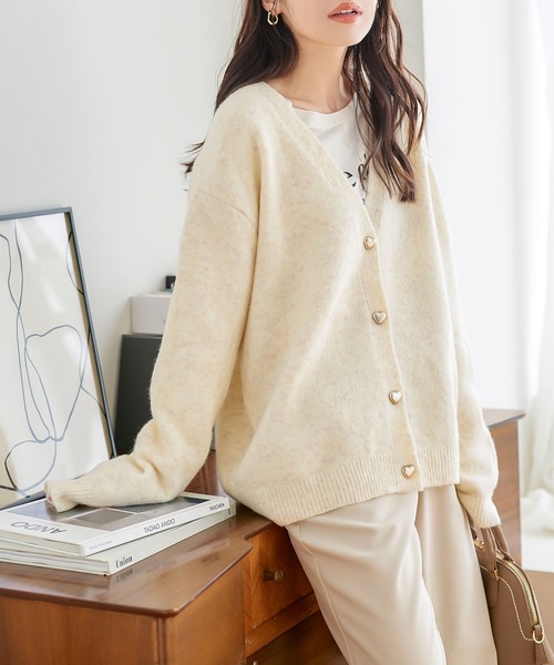 KOBE LETTUCE（コウベレタス）の「ハートボタンニットカーディガン（カーディガン/ボレロ・レディース・ロイヤルブルー/アイボリー/チャコールグレー/ブラウン・M）」の11枚目の写真