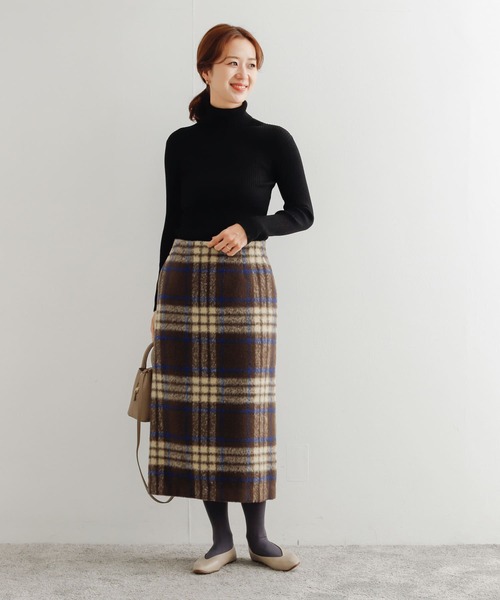 URBAN RESEARCH DOORS（アーバンリサーチドアーズ）の「シャギーチェックストレートスカート（スカート・レディース・ブラウン系その他/ベージュ系その他・MEDIUM）」の19枚目の写真
