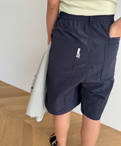 CANAL JEAN（キャナルジーン）の「SUPERTHANKS　ネオショートスラックス（スラックス・レディース・ブラック/ネイビー・SMALL）」の6枚目の写真