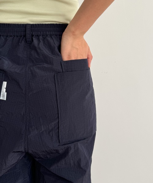 CANAL JEAN（キャナルジーン）の「SUPERTHANKS　ネオショートスラックス（スラックス・レディース・ブラック/ネイビー・SMALL）」の22枚目の写真