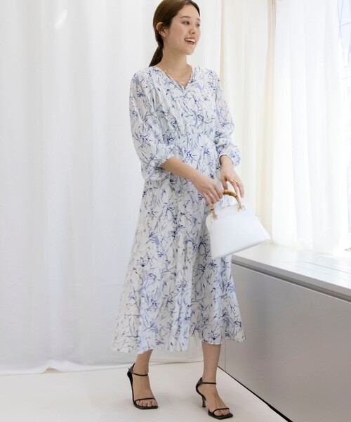 NOLLEY’S Sophi(ノーリーズソフィ)の「線描きアートプリントワンピース(ワンピース・レディース・ブルー系その他3/ホワイト系その他4・36/38)」の7枚目の写真