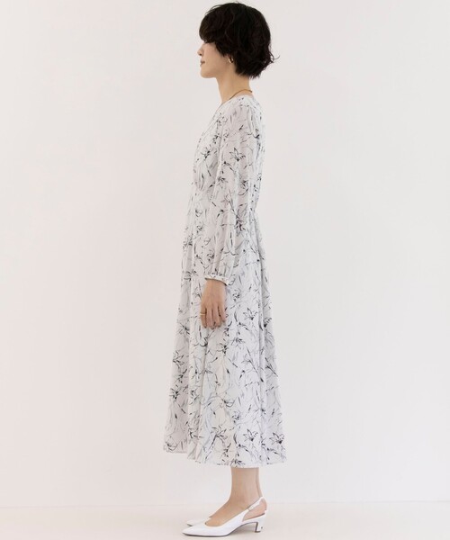 NOLLEY’S Sophi(ノーリーズソフィ)の「線描きアートプリントワンピース(ワンピース・レディース・ブルー系その他3/ホワイト系その他4・36/38)」の22枚目の写真