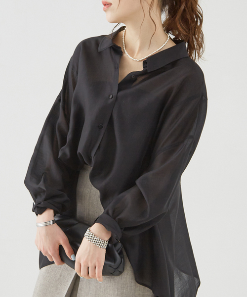 Rouge vif Anna（ルージュヴィフアンナ）の「シアーバックシャンフレアシャツ（シャツ/ブラウス・レディース・ブラック/サックスブルー/オフホワイト・フリー）」の2枚目の写真