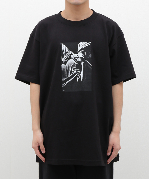 セール】【PLEASURES × JOY DIVISION】HANDS T-SHIRT（Tシャツ