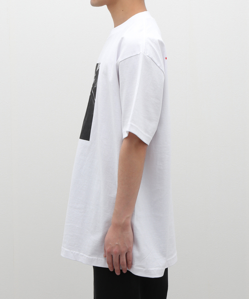 PLEASURES(プレジャー)の「【PLEASURES × JOY DIVISION】HANDS T-SHIRT(Tシャツ/カットソー・メンズ・ブラック・MEDIUM)」の4枚目の写真