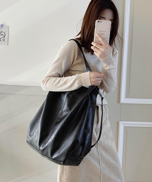 LA VORAGINE(ラ ヴォラジネ)の「A4対応大容量ショルダーバッグ 2WAY シンプルレザートートバッグ(トートバッグ・レディース・グリーン/ブラック/アイボリー・FREE)」の1枚目の写真