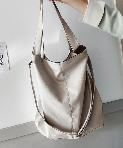 LA VORAGINE(ラ ヴォラジネ)の「A4対応大容量ショルダーバッグ 2WAY シンプルレザートートバッグ(トートバッグ・レディース・グリーン/ブラック/アイボリー・FREE)」の8枚目の写真