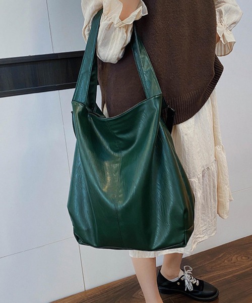 LA VORAGINE(ラ ヴォラジネ)の「A4対応大容量ショルダーバッグ 2WAY シンプルレザートートバッグ(トートバッグ・レディース・グリーン/ブラック/アイボリー・FREE)」の11枚目の写真