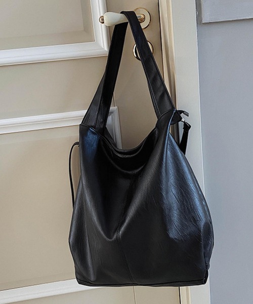 LA VORAGINE(ラ ヴォラジネ)の「A4対応大容量ショルダーバッグ 2WAY シンプルレザートートバッグ(トートバッグ・レディース・グリーン/ブラック/アイボリー・FREE)」の6枚目の写真