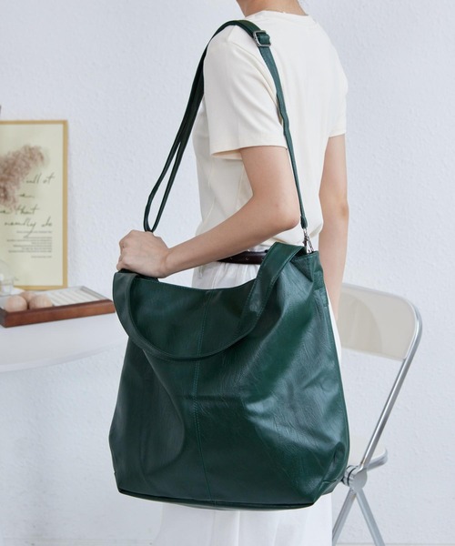 LA VORAGINE(ラ ヴォラジネ)の「A4対応大容量ショルダーバッグ 2WAY シンプルレザートートバッグ(トートバッグ・レディース・グリーン/ブラック/アイボリー・FREE)」の19枚目の写真