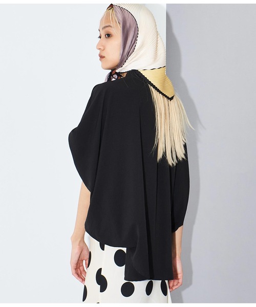 Settimissimo(セッティミッシモ)の「スパンローン ドレープ ドルマンシャツ ブラウス(シャツ/ブラウス・レディース・グリーン/オフホワイト/ブラック・FREE)」の16枚目の写真