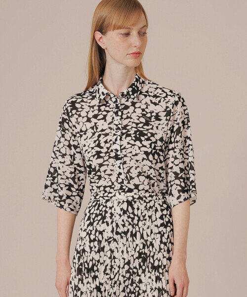 MACKINTOSH LONDON（マッキントッシュ ロンドン）の「【エクラ掲載】シルエットフラワーブラウス（シャツ/ブラウス・レディース・ベージュ/ブラック・38）」の2枚目の写真