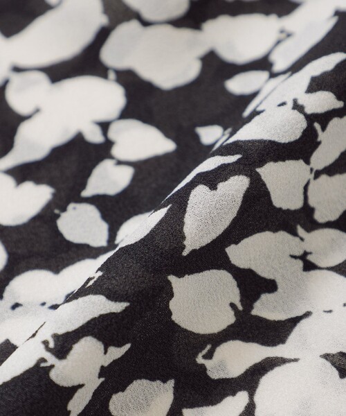 MACKINTOSH LONDON（マッキントッシュ ロンドン）の「【エクラ掲載】シルエットフラワーブラウス（シャツ/ブラウス・レディース・ベージュ/ブラック・38）」の9枚目の写真