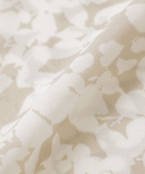 MACKINTOSH LONDON（マッキントッシュ ロンドン）の「【エクラ掲載】シルエットフラワーブラウス（シャツ/ブラウス・レディース・ベージュ/ブラック・38）」の3枚目の写真