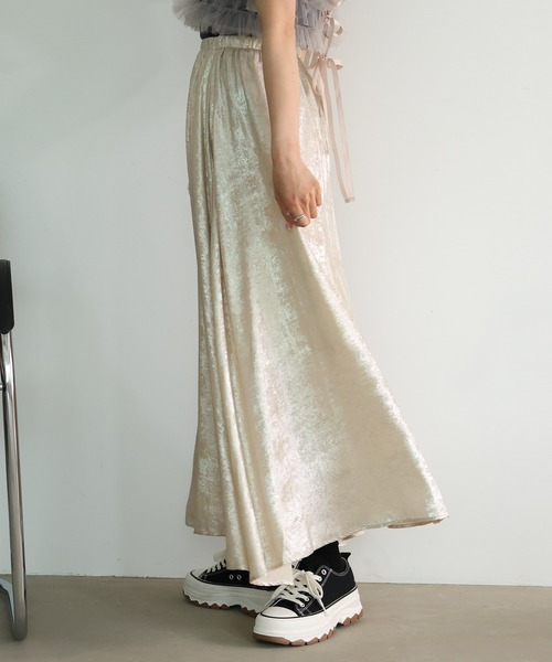 Girly Doll(ガーリードール)の「メタリックベロアロングスカート(スカート・レディース・シルバー/ベージュ/ゴールド・F)」の10枚目の写真