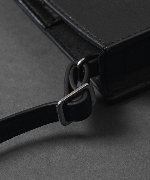 CASPER JOHN（キャスパージョン）の「Cow leather mini shoulder bag/カウレザーミニショルダーバッグ（ショルダーバッグ・メンズ・ブラック・FREE）」の8枚目の写真