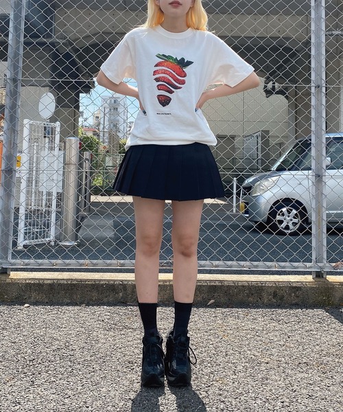 UNIT CHEST（ユニットチェスト）の「【UNIT CHEST】unique unisex T-shirt　OIF designer eggs コラボT Strawberry byHARUKA YAMASAKI（Tシャツ/カットソー・メンズ・ブラック/ホワイト・L/M/S）」の11枚目の写真