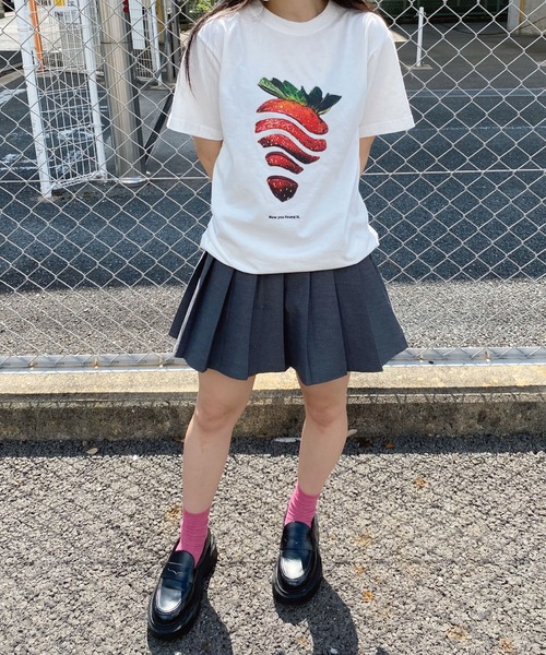 UNIT CHEST（ユニットチェスト）の「【UNIT CHEST】unique unisex T-shirt　OIF designer eggs コラボT Strawberry byHARUKA YAMASAKI（Tシャツ/カットソー・メンズ・ブラック/ホワイト・L/M/S）」の8枚目の写真