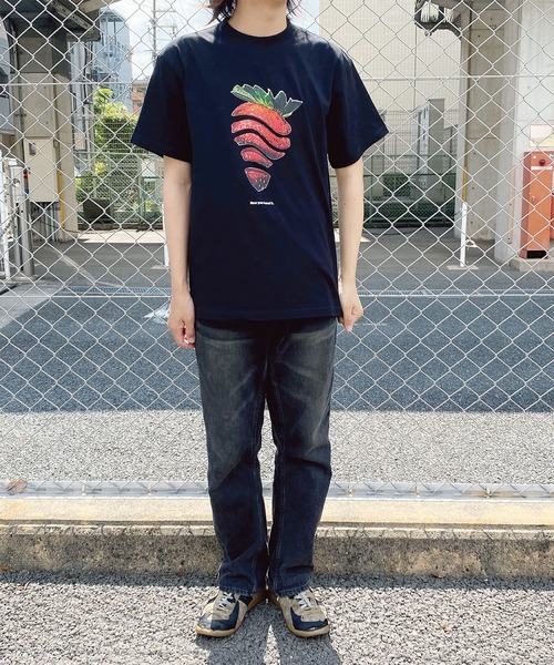 UNIT CHEST（ユニットチェスト）の「【UNIT CHEST】unique unisex T-shirt　OIF designer eggs コラボT Strawberry byHARUKA YAMASAKI（Tシャツ/カットソー・メンズ・ブラック/ホワイト・L/M/S）」の17枚目の写真