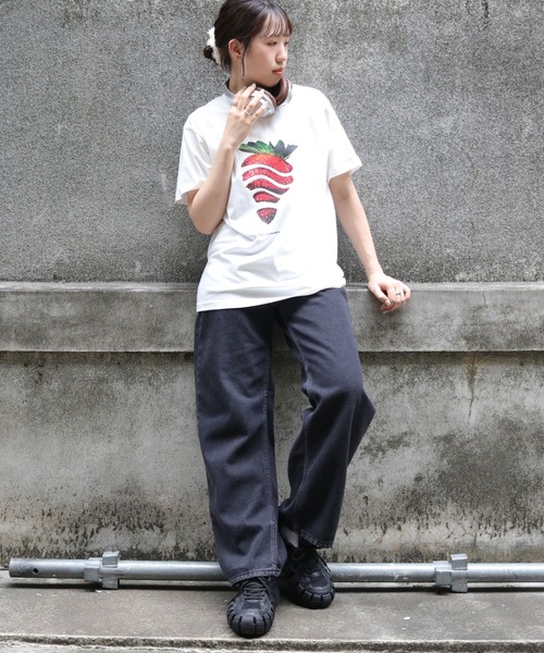 UNIT CHEST(ユニットチェスト)の「【UNIT CHEST】unique unisex T-shirt OIF designer eggs コラボT Strawberry byHARUKA YAMASAKI(Tシャツ/カットソー・メンズ・ブラック/ホワイト・L/M/S)」の21枚目の写真